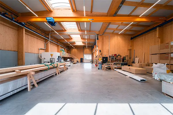 Innenansicht der neuen Abbundhalle von Wußler Holzbau